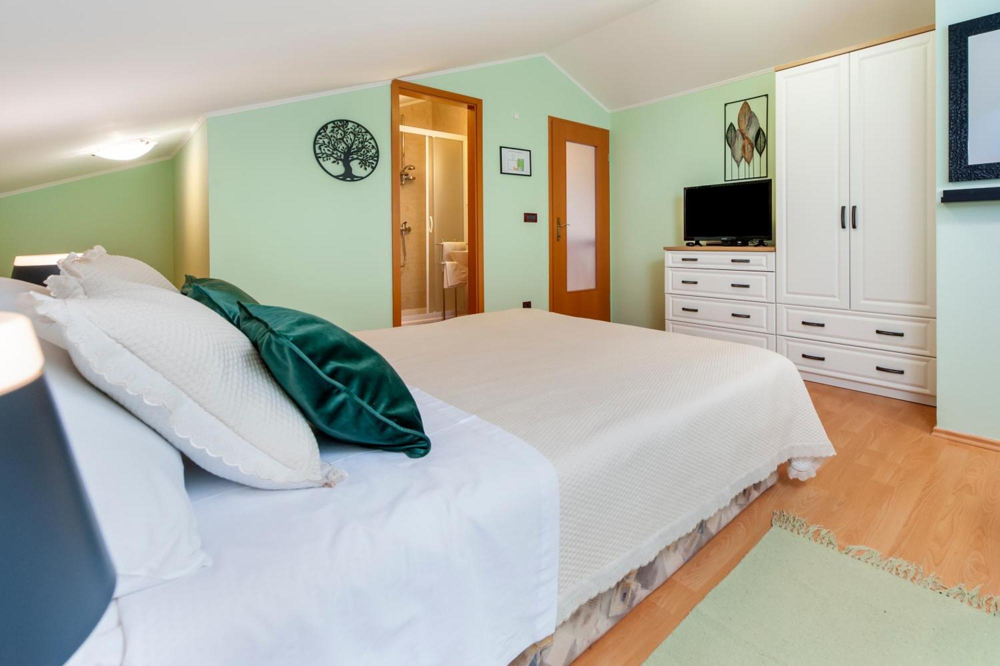 Olea Magica Apartments Ровинь Экстерьер фото